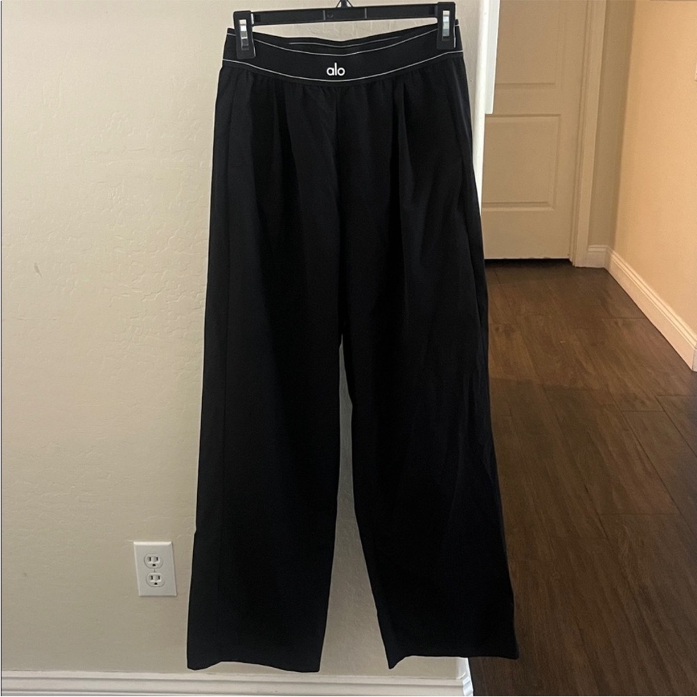 ALO Yoga Black Wide-Leg Women's Jogger Sweatpants
